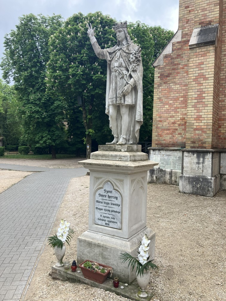 4. Szent Imre szobra